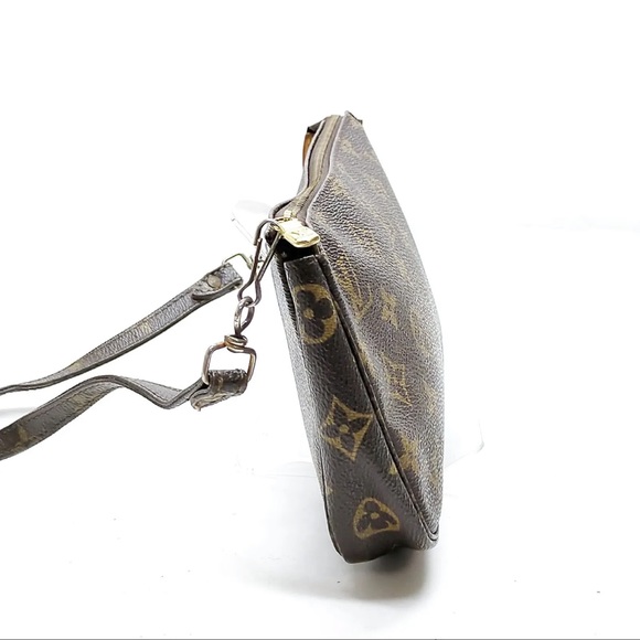 Louis Vuitton Monogram Pouchette Crossbody - Picture 3 of 9
